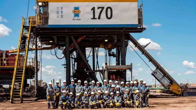 Estudiantes recorrieron desde Vaca Muerta hasta Punta Colorada para conocer el circuito del petróleo